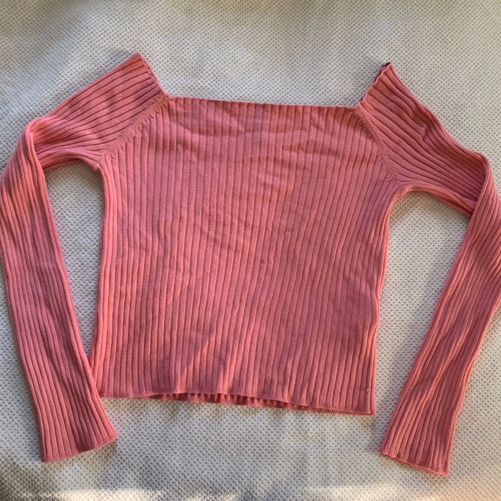 Square-Shoulder Long Sleeve Crop Top